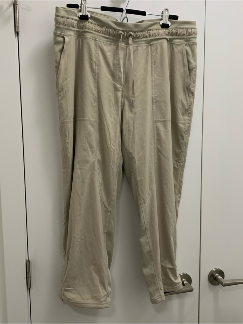 Lululemon women’s dance studio mid-Rise Cropped pant  in Light tan size 14